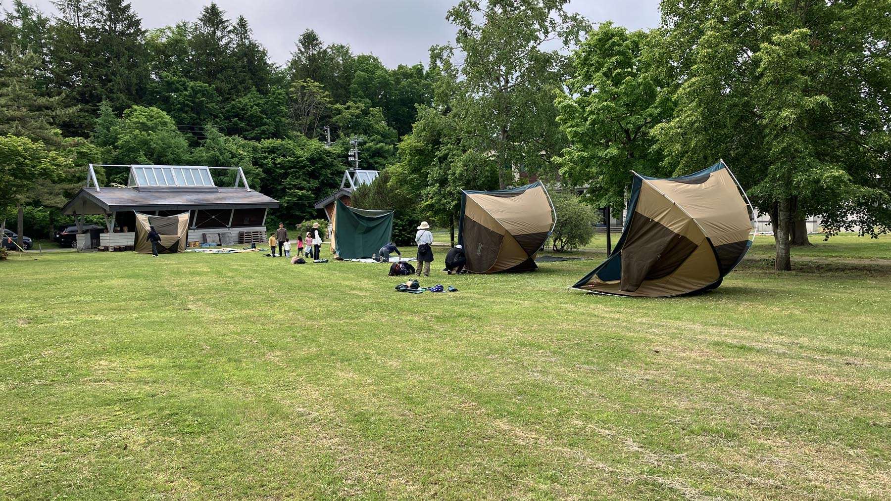 R6キャンプ事業テントを乾かす